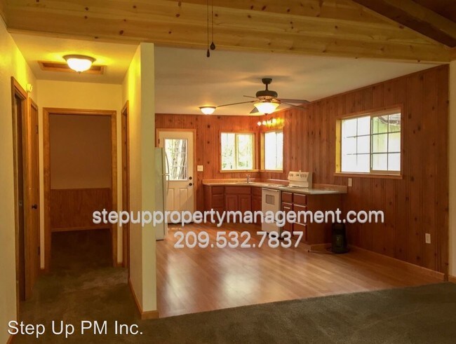 Building Photo - 22533 Golf Club Dr
