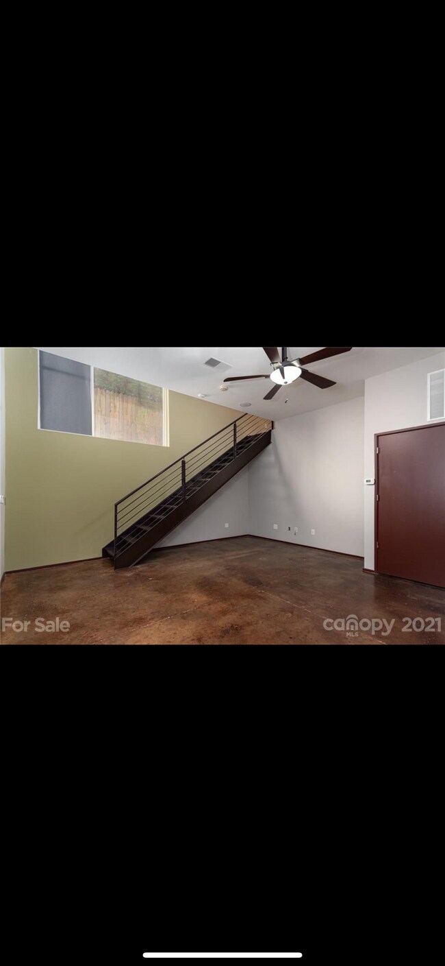 Building Photo - 2068 Euclid Ave