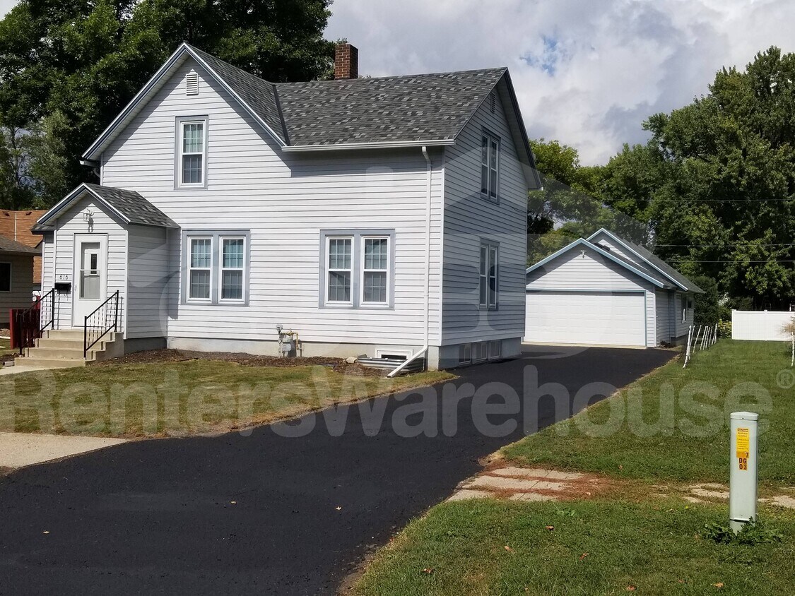 Foto principal - 616 2nd St NE