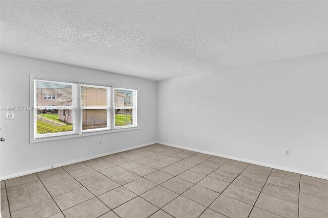 Foto del edificio - 311 Gulfstream Rd