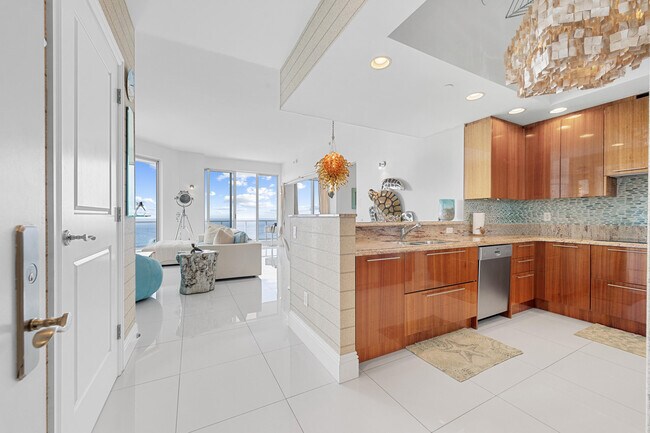 Building Photo - 2700 N Ocean Dr