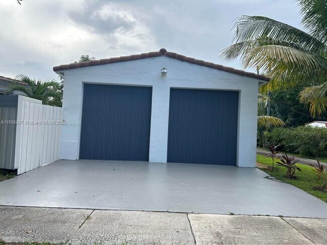 Foto del edificio - 205 NW 130th St