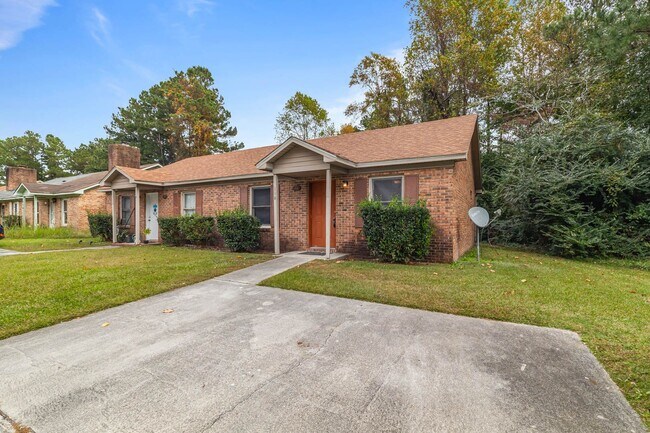 Foto del edificio - Newly renovated 2 bedroom 1 bathroom duplex