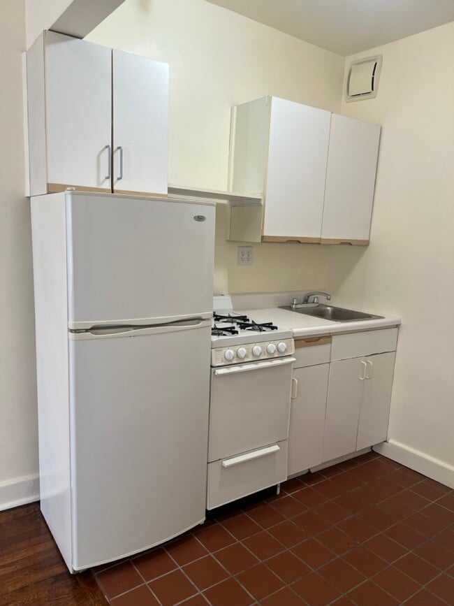 Kitchen - 553 W 148th St
