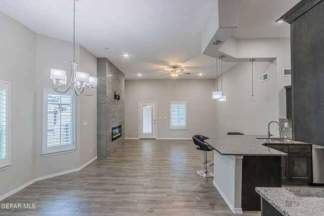 Building Photo - 14641 Ciambriello Ave