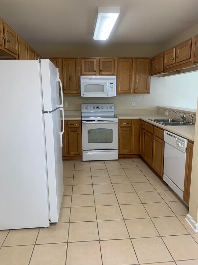Building Photo - 4434 Gearhart Rd