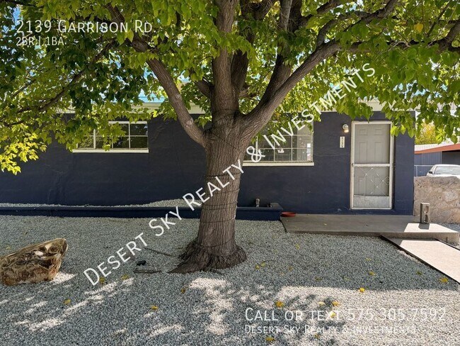 Building Photo - Centrally located 2 bedroom 1 bath apartment