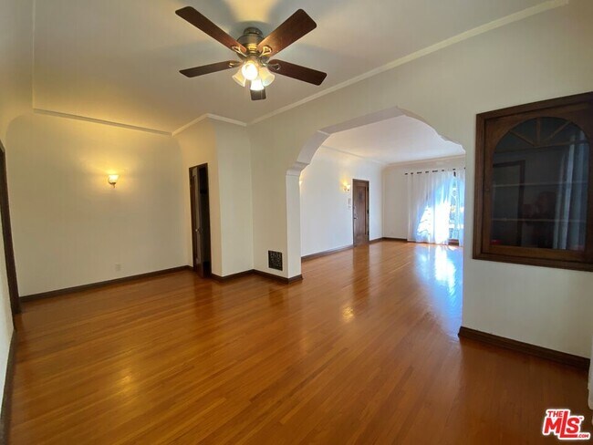 Foto del edificio - 446 N Curson Ave
