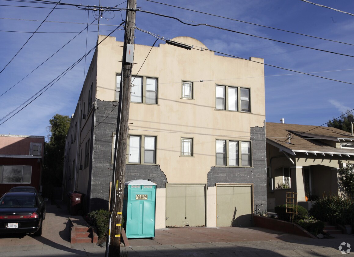 Primary Photo - 5918 Genoa St