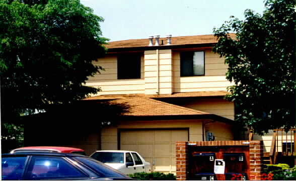Building Photo - 212 E Longs Peak Ave