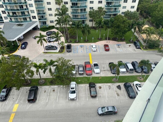 Foto del edificio - 19380 Collins Ave