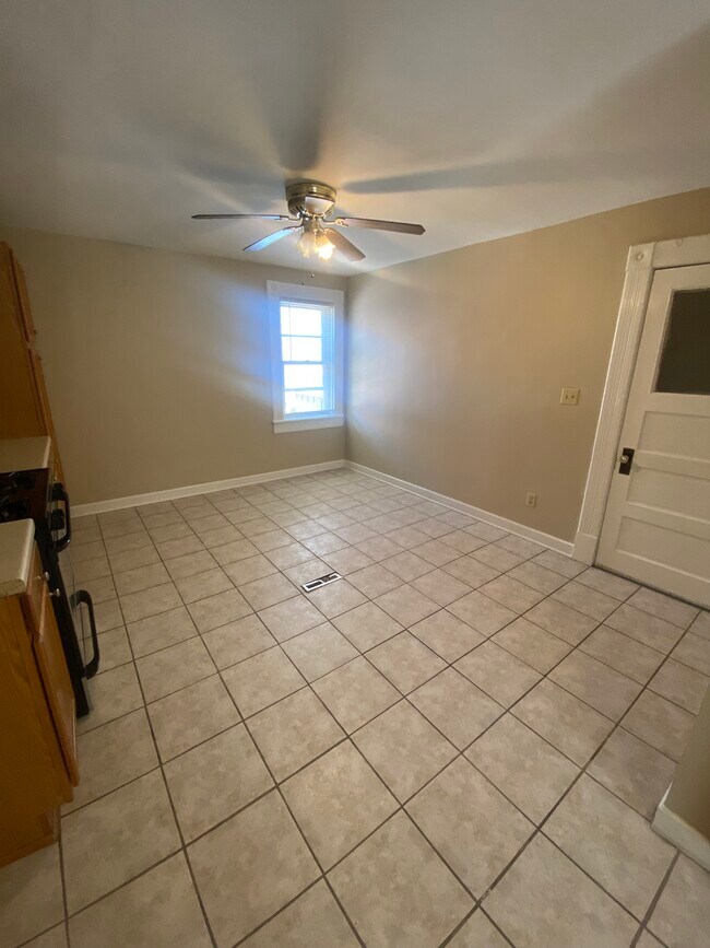 Kitchen - 1720 N Astor St