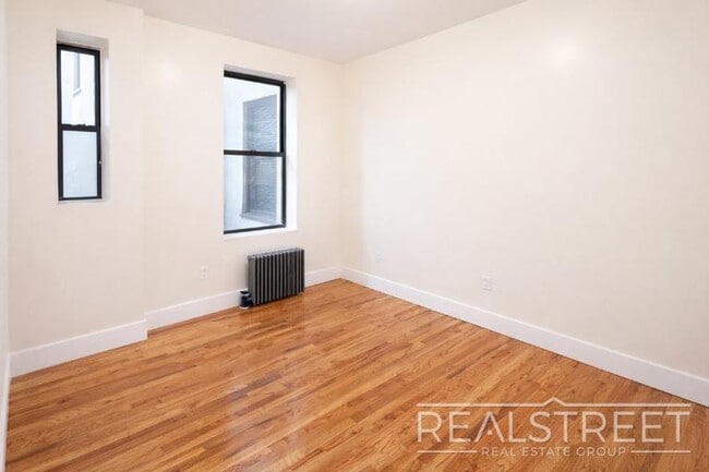 Building Photo - Magnificent LARGE 1 Bed Apt Across from Botanic Gardens!