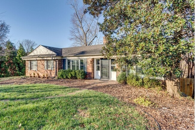 Building Photo - Spacious Green Hills Retreat | 3–4BR, 3BA ...