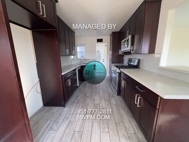 Foto del edificio - Great commuter location!