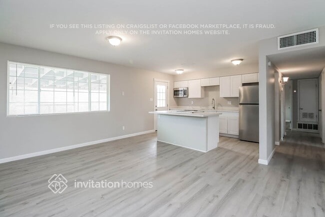 Building Photo - 427 E Riviera Dr