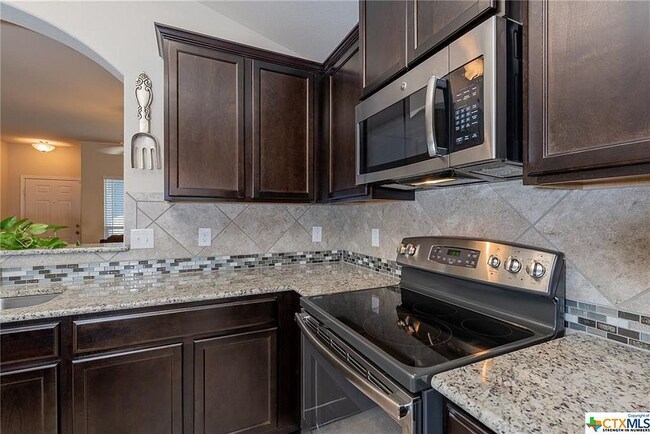 Foto del edificio - 6303 Cool Creek Dr