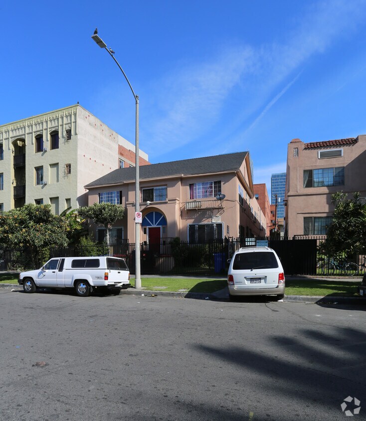 3065 LEEWARD Ave, LOS ANGELES, CA 90005 Apartments in LOS ANGELES, CA