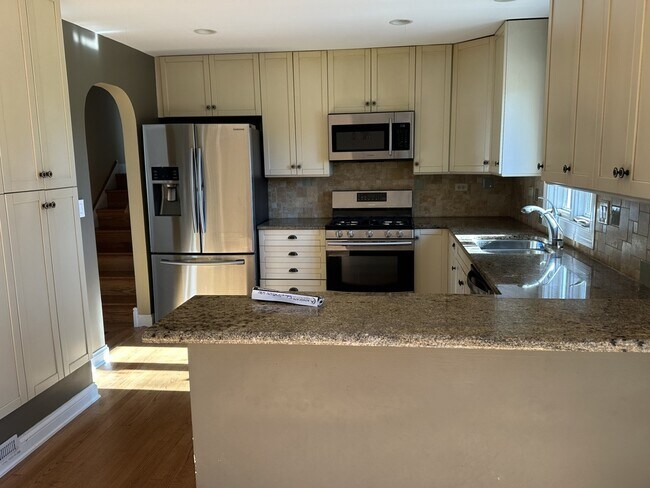 Foto del edificio - 28W661 Douglas Rd