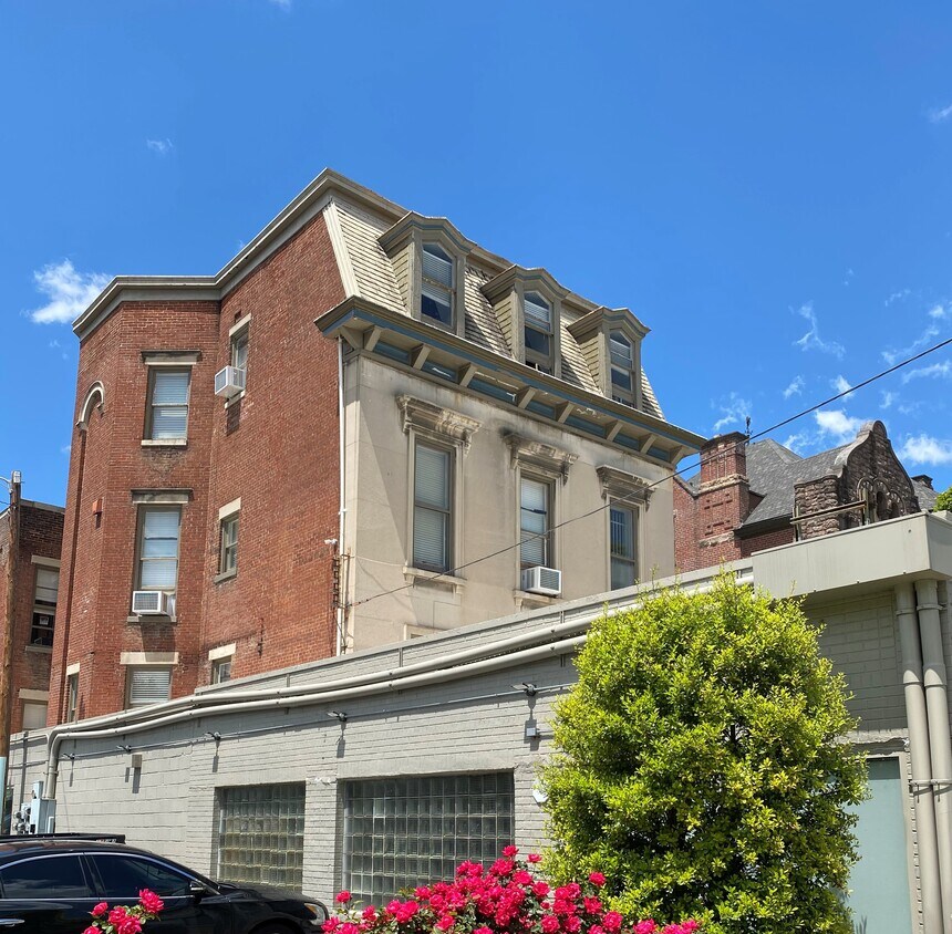 Old Louisville 1026 S 3rd Apartments Louisville, KY