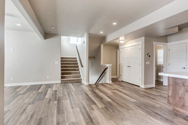 Foto del edificio - 3 bedroom Townhome - Provo's Southeast Bench