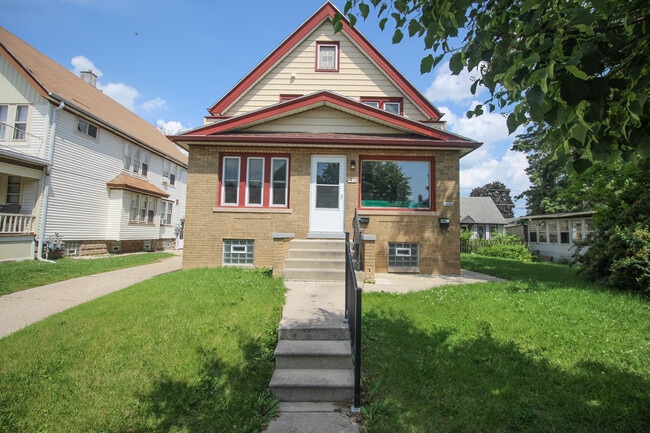 Building Photo - 1446 S 56th St
