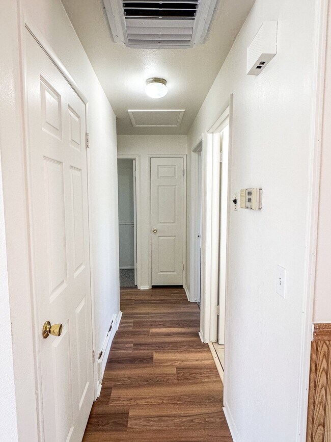 Foto del edificio - 5333 Peachwood Cir