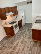 Building Photo - 9532 Brewster St