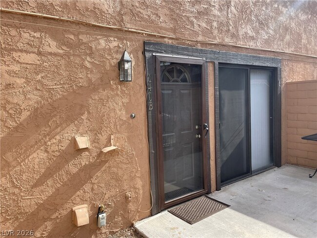 Foto del edificio - 240 Shadybrook Ln