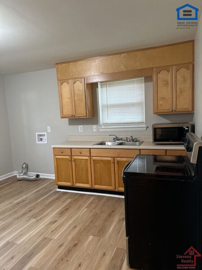 Foto del edificio - 1231 Helena Dr