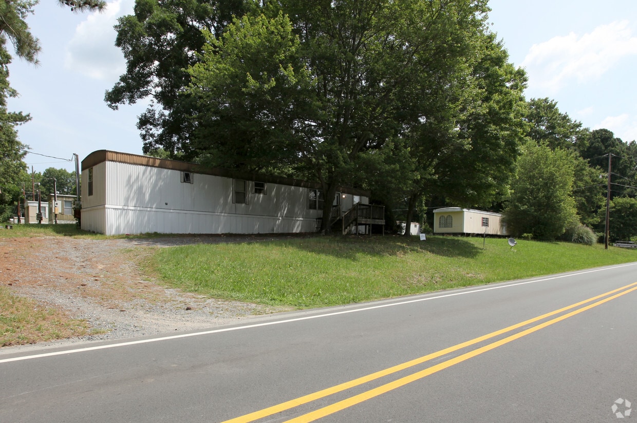 Building Photo - L & W Mobile Home Park