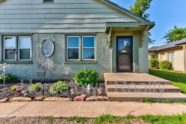 Building Photo - 527 W Dill St
