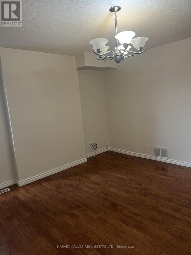 Photo du bâtiment - 916 Bloor St W