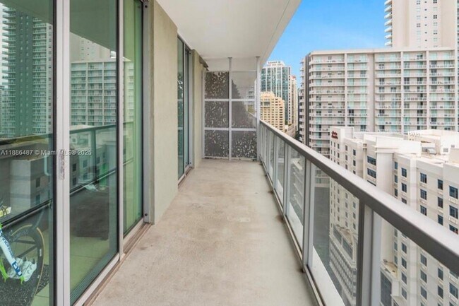 Foto del edificio - 79 SW 12th St