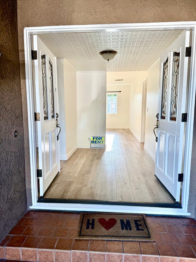 Building Photo - 2121 Mignon Way