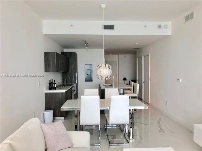 Foto del edificio - 480 NE 31st St