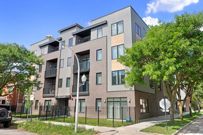 Building Photo - 204 S Leavitt St