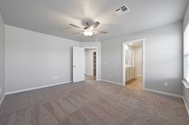 Foto del edificio - 13505 Bluejacket Dr