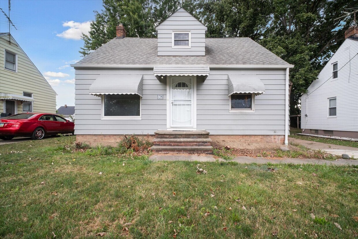 Primary Photo - 862 E 209th St