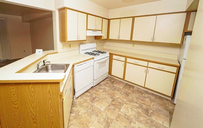 Building Photo - Emerald Park Apartments