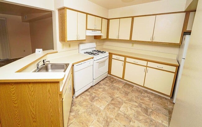 Building Photo - Emerald Park Apartments