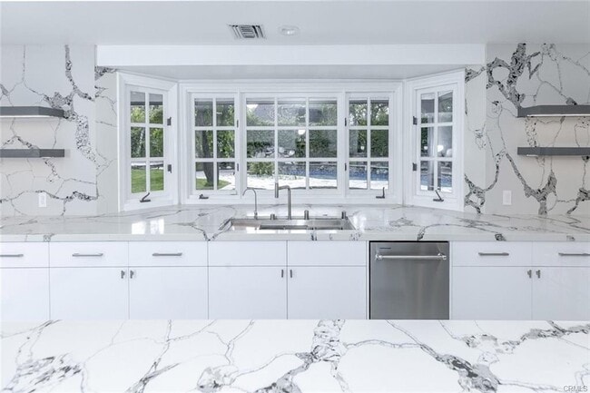 Building Photo - 6037 Little Oak Ln