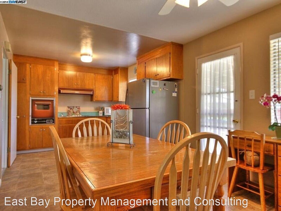 Primary Photo - 3 br, 1 bath House - 4564 Piper St.