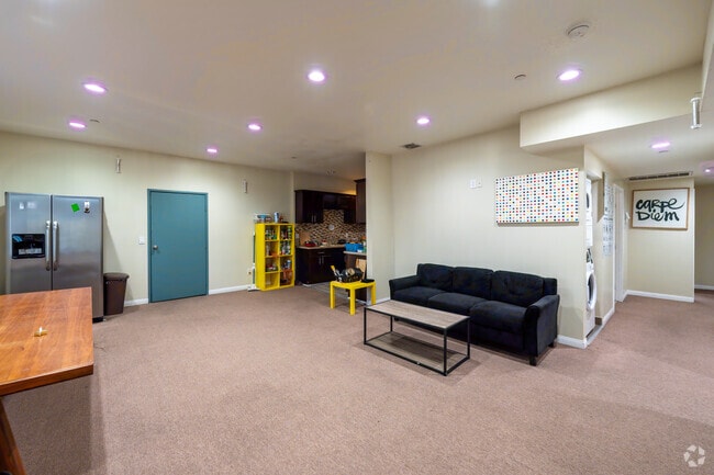 4BR, 2BA - Living Room - Glendale Terrace Apartments - AC Townhomes LLC