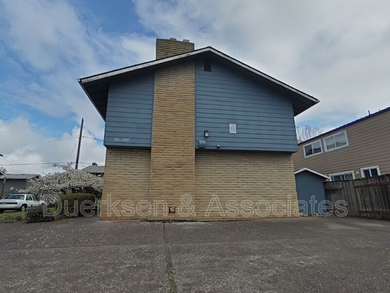 Primary Photo - 955 NW Garfield Ave