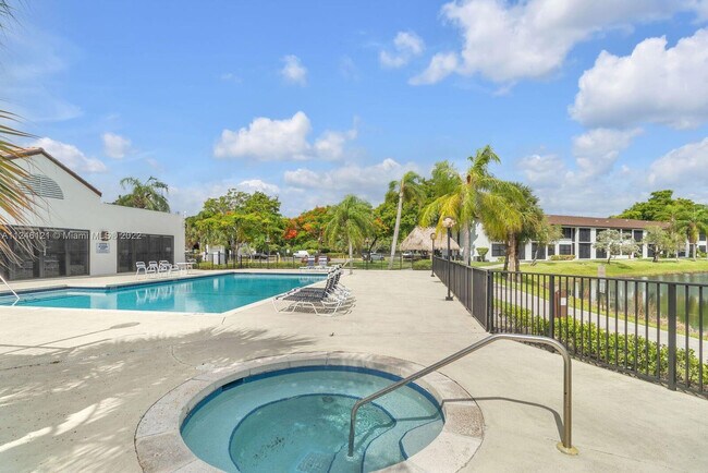 Building Photo - 212  Lake Pointe Drive 314 Oakland Park Fl...