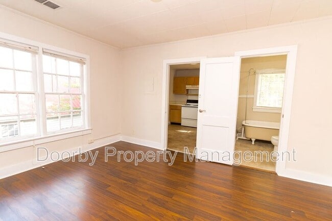 Foto del edificio - 1113 E 8th St