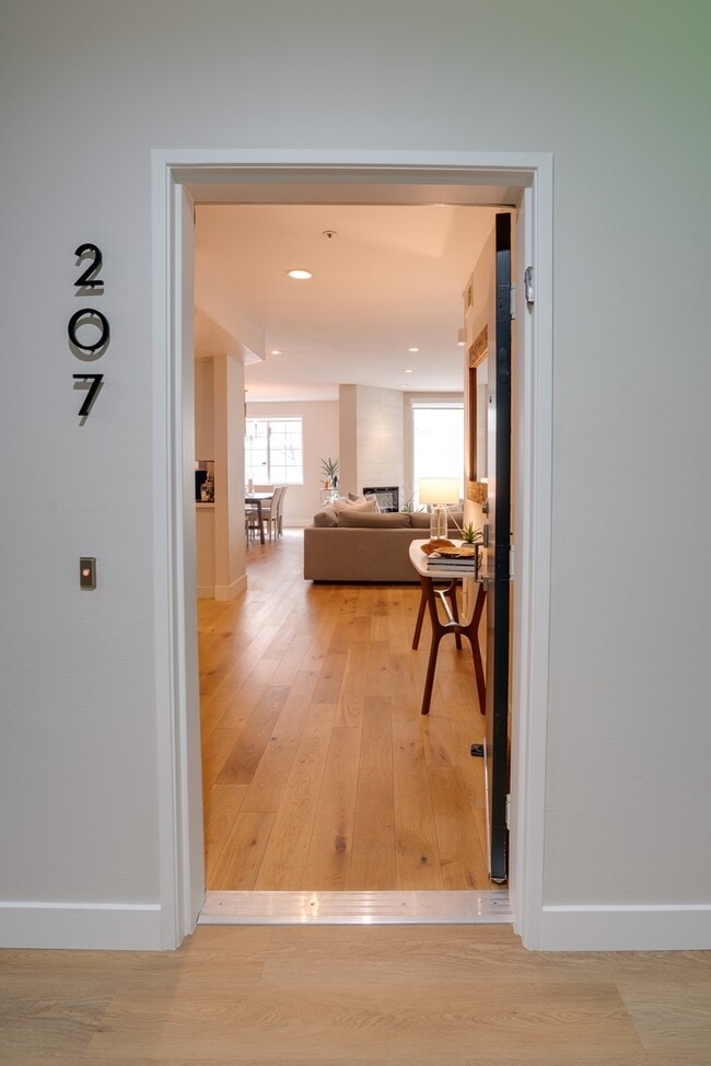 1825 S Beverly Glen Blvd Unit 207, Los Angeles, CA 90025 Condo for