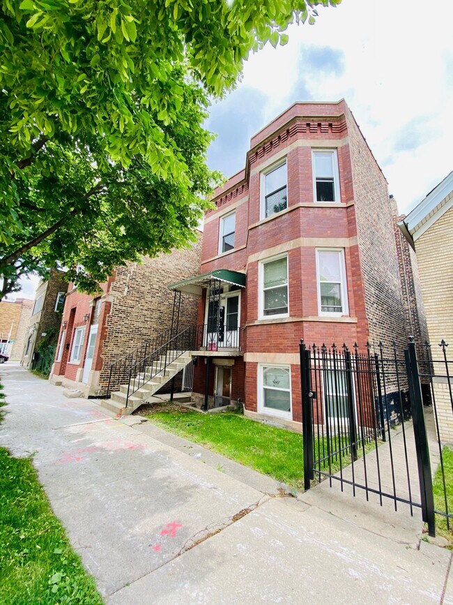 Building Photo - 3650 S Wolcott Ave