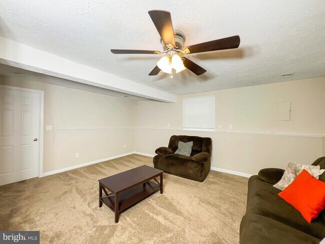Building Photo - 806 Truro Ct